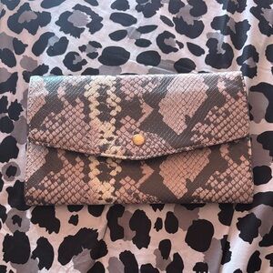 Stylish Snake Print Clutch